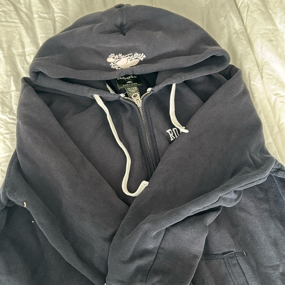EUC - navy Roots zip-up sweatshirt - men’s XL